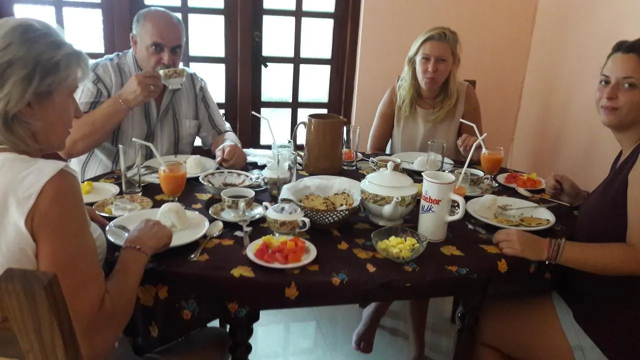 Apple Sara Home Stay Kandy